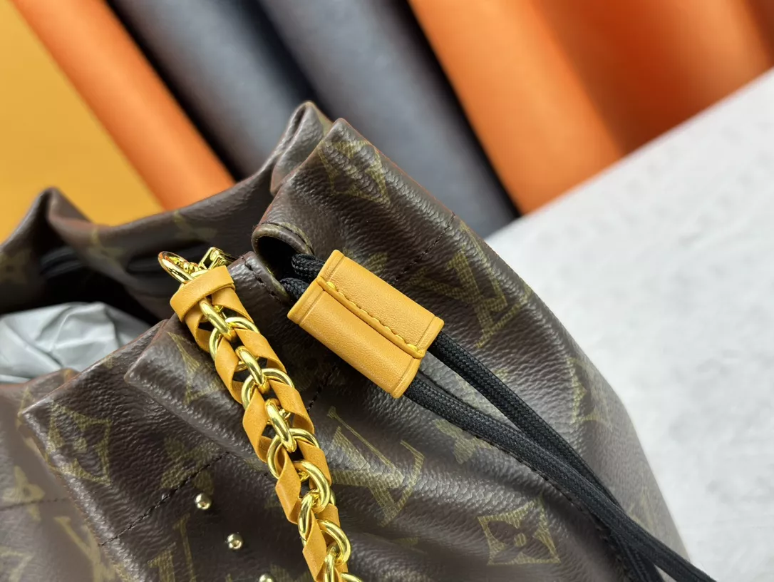 Louis Vuitton AAA Quality Shoulder Bags For Women Comfortable 6423