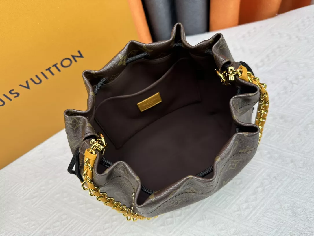 Louis Vuitton AAA Quality Shoulder Bags For Women Comfortable 6423