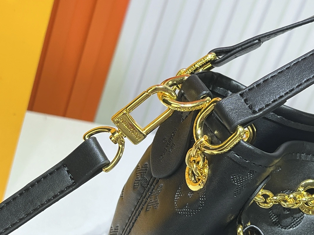 Louis Vuitton AAA Quality Shoulder Bags For Women Comfortable 7444