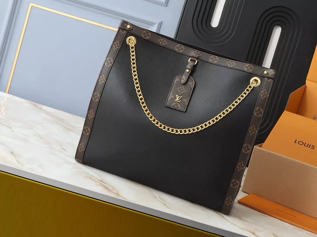 Louis Vuitton AAA Quality Shoulder Bags For Women Compact 1917