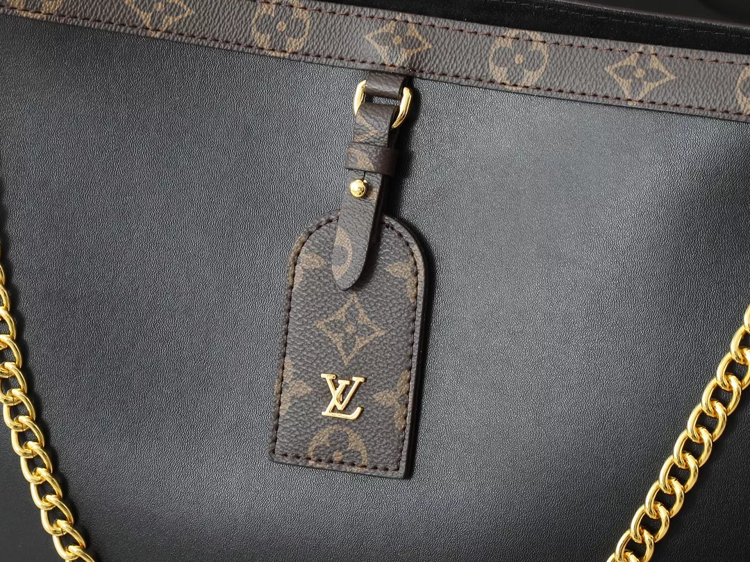 Louis Vuitton AAA Quality Shoulder Bags For Women Compact 1917
