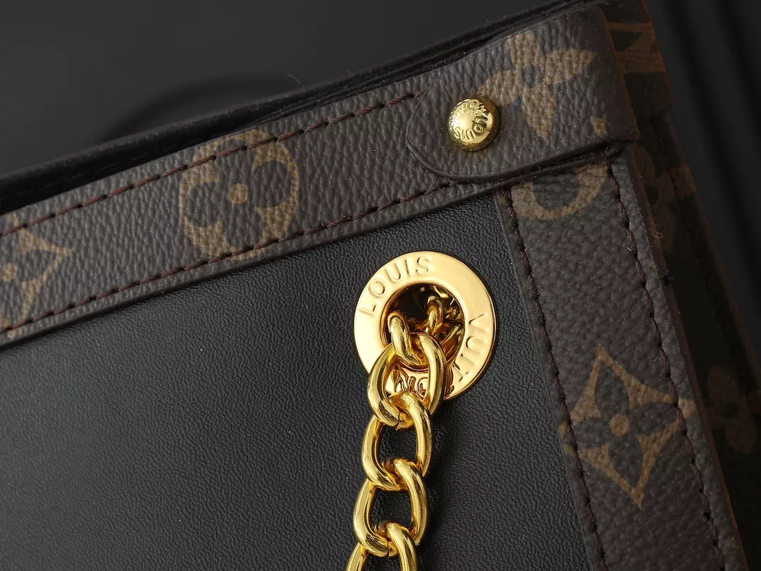 Louis Vuitton AAA Quality Shoulder Bags For Women Compact 1917