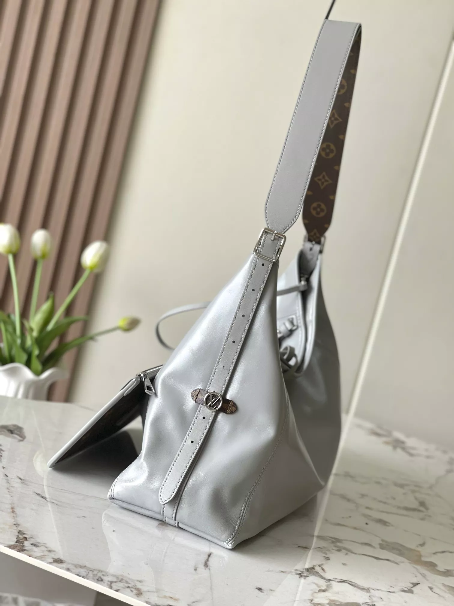 Louis Vuitton AAA Quality Shoulder Bags For Women Compact 4415