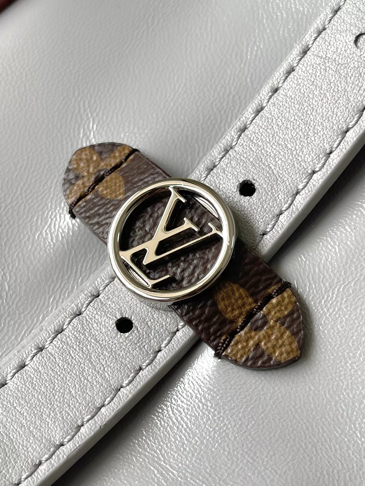 Louis Vuitton AAA Quality Shoulder Bags For Women Compact 4415