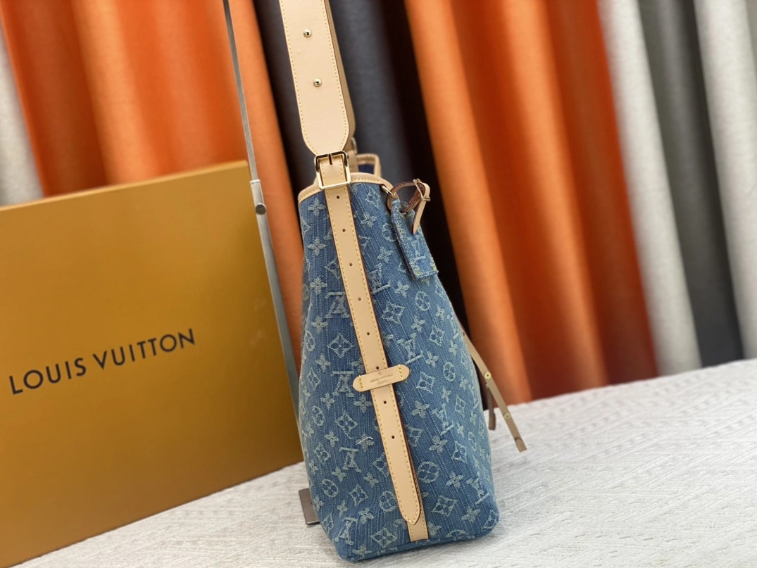 Louis Vuitton AAA Quality Shoulder Bags For Women Compact 6189