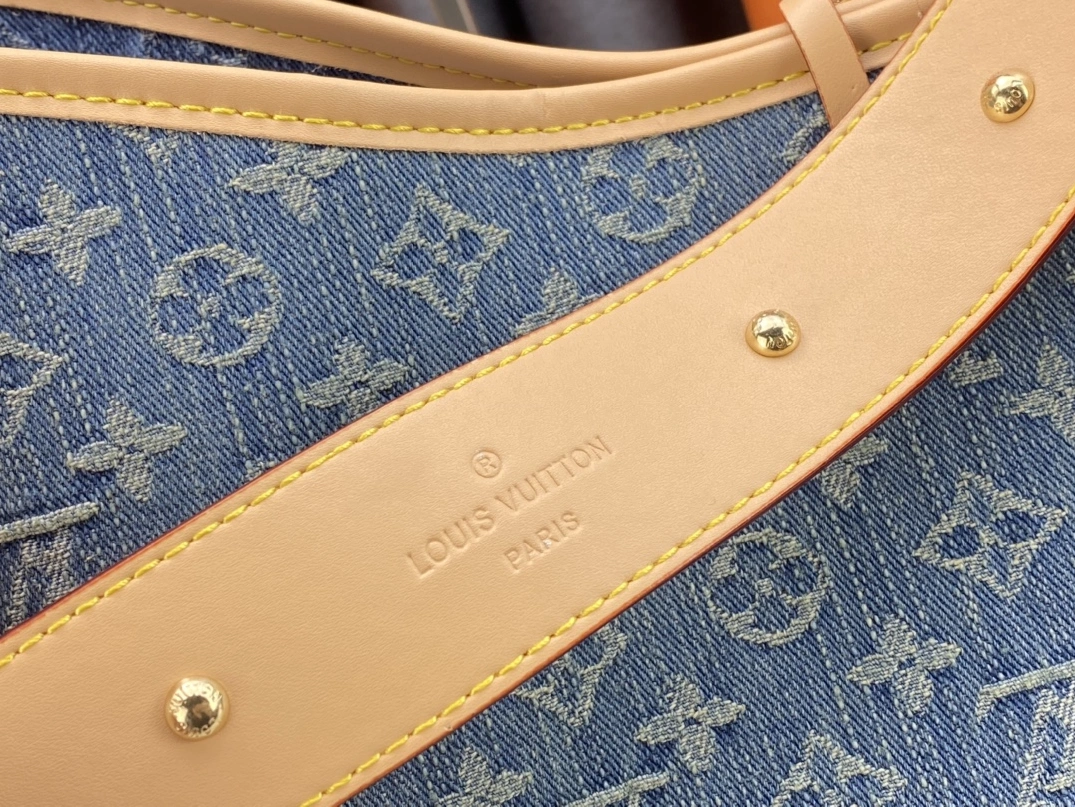 Louis Vuitton AAA Quality Shoulder Bags For Women Compact 6189