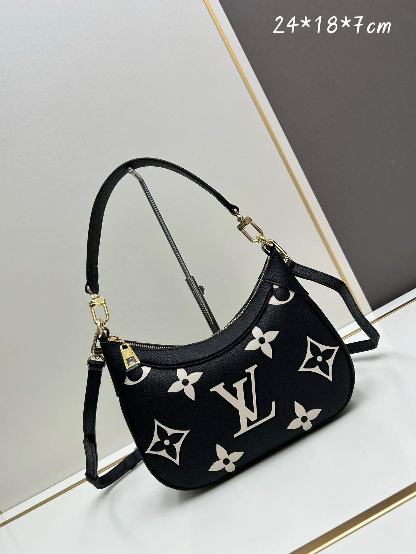 Louis Vuitton AAA Quality Shoulder Bags For Women Compact 6816