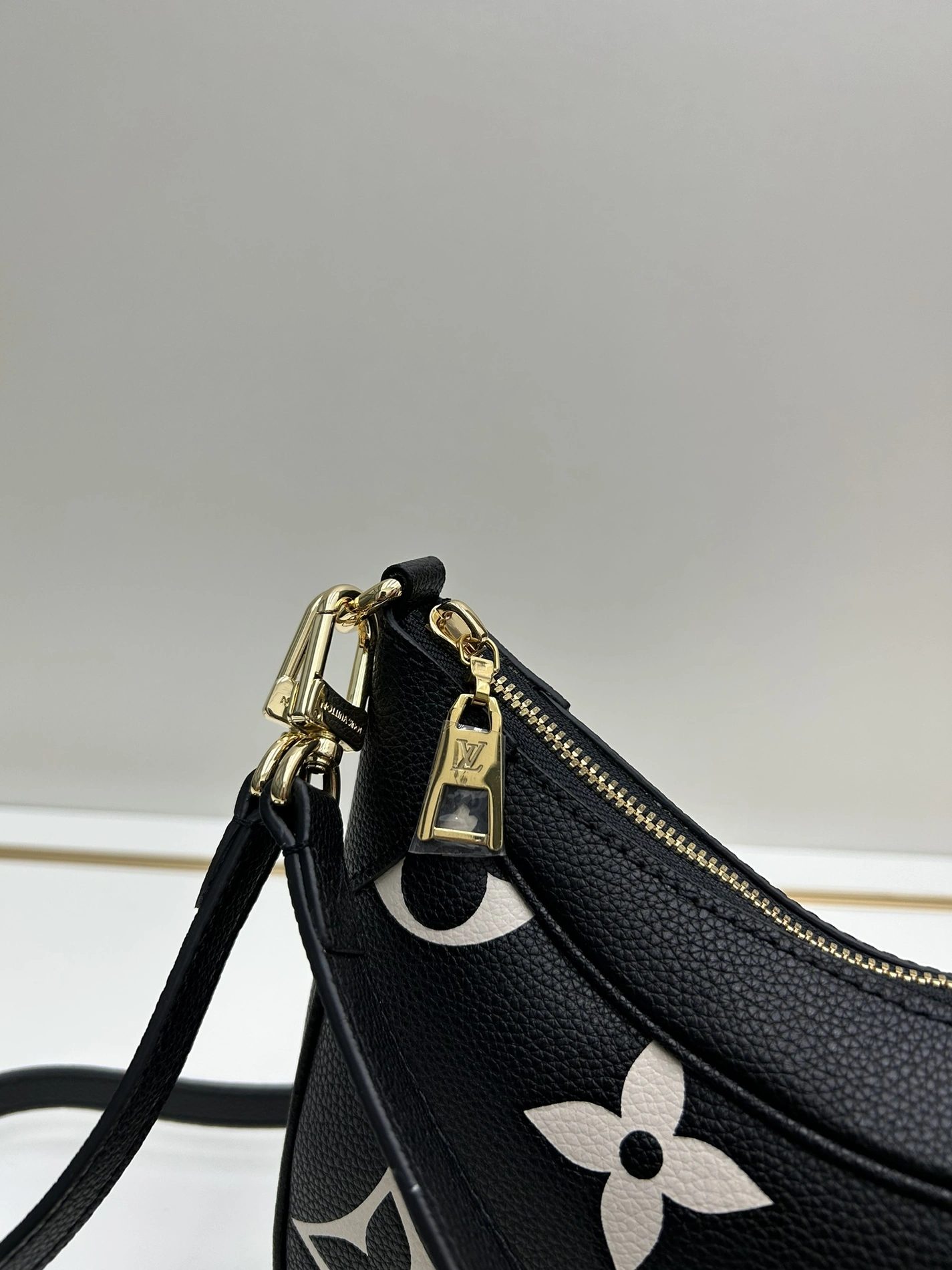 Louis Vuitton AAA Quality Shoulder Bags For Women Compact 6816