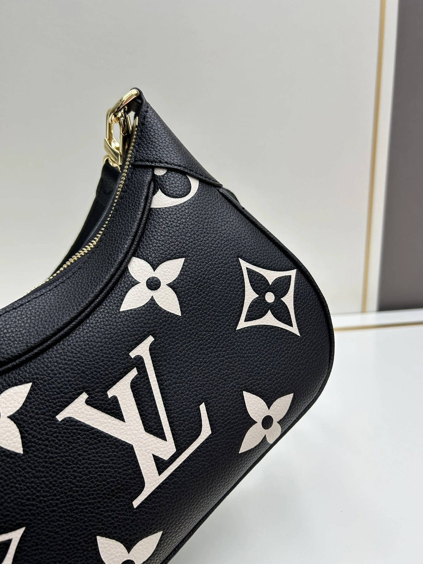 Louis Vuitton AAA Quality Shoulder Bags For Women Compact 6816