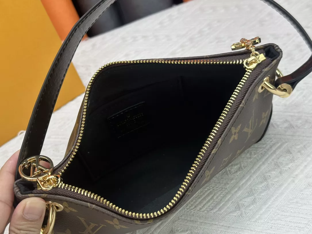Louis Vuitton AAA Quality Shoulder Bags For Women Compact 694