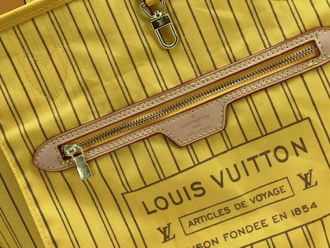 Louis Vuitton AAA Quality Shoulder Bags For Women Compact 7442