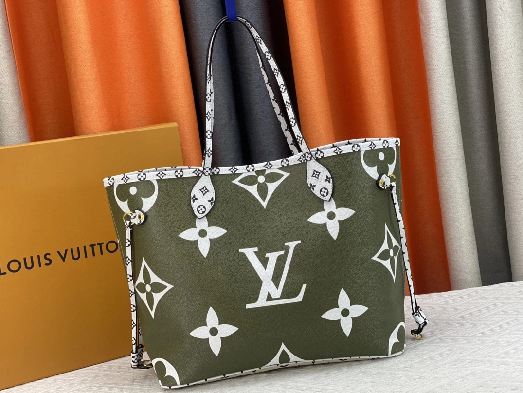 Louis Vuitton AAA Quality Shoulder Bags For Women Compact 8483