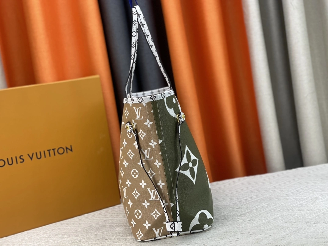 Louis Vuitton AAA Quality Shoulder Bags For Women Compact 8483