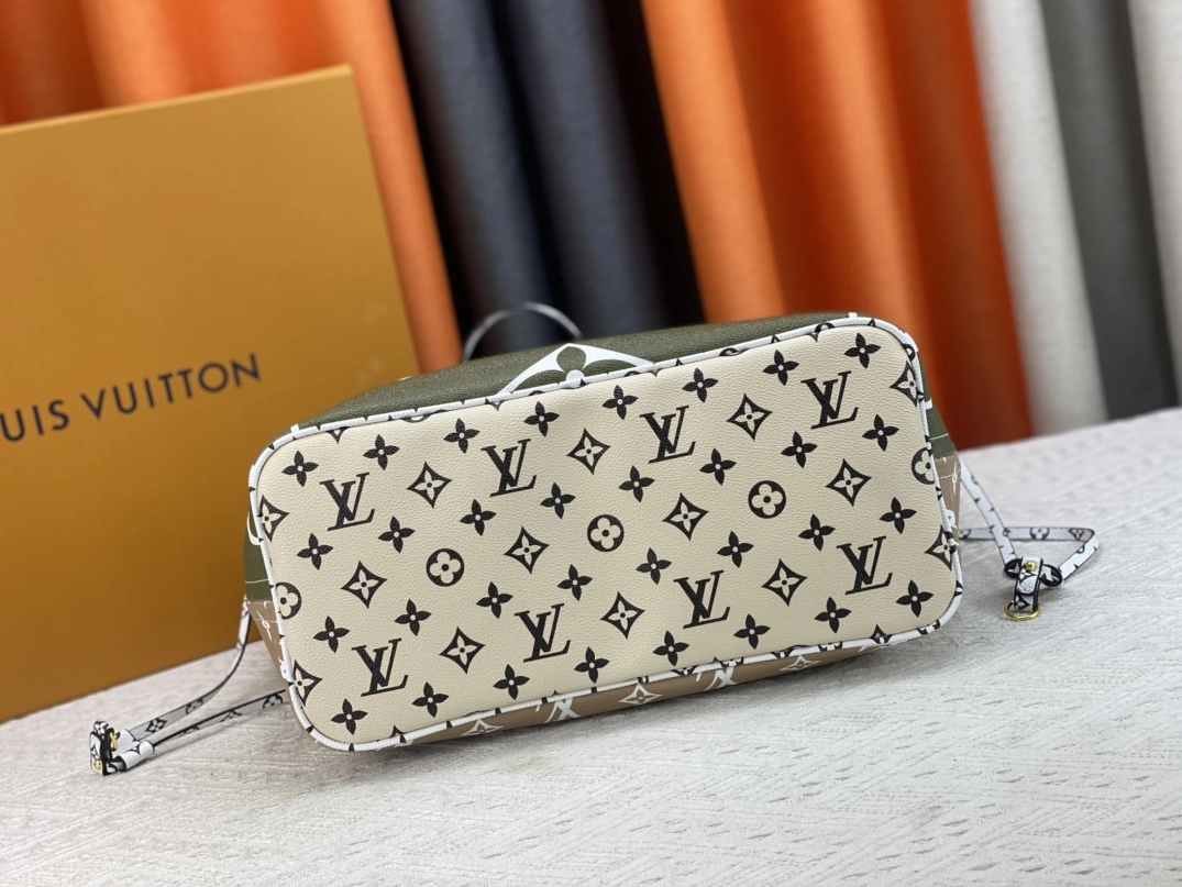 Louis Vuitton AAA Quality Shoulder Bags For Women Compact 8483