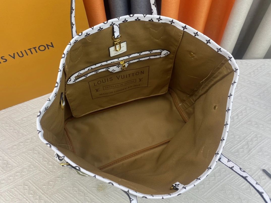 Louis Vuitton AAA Quality Shoulder Bags For Women Compact 8483