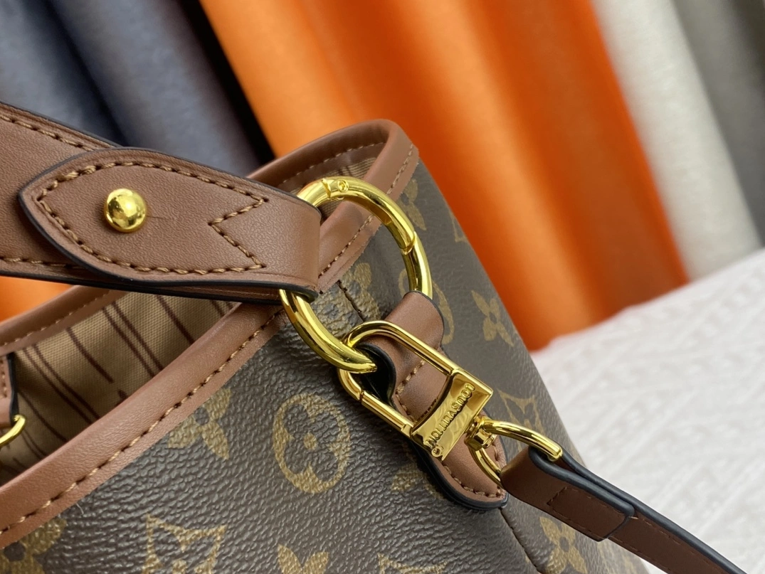 Louis Vuitton AAA Quality Shoulder Bags For Women Compact 887