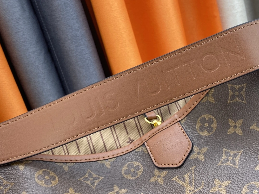 Louis Vuitton AAA Quality Shoulder Bags For Women Compact 887