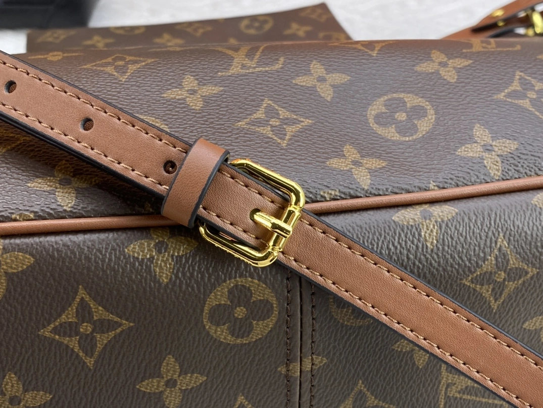 Louis Vuitton AAA Quality Shoulder Bags For Women Compact 887
