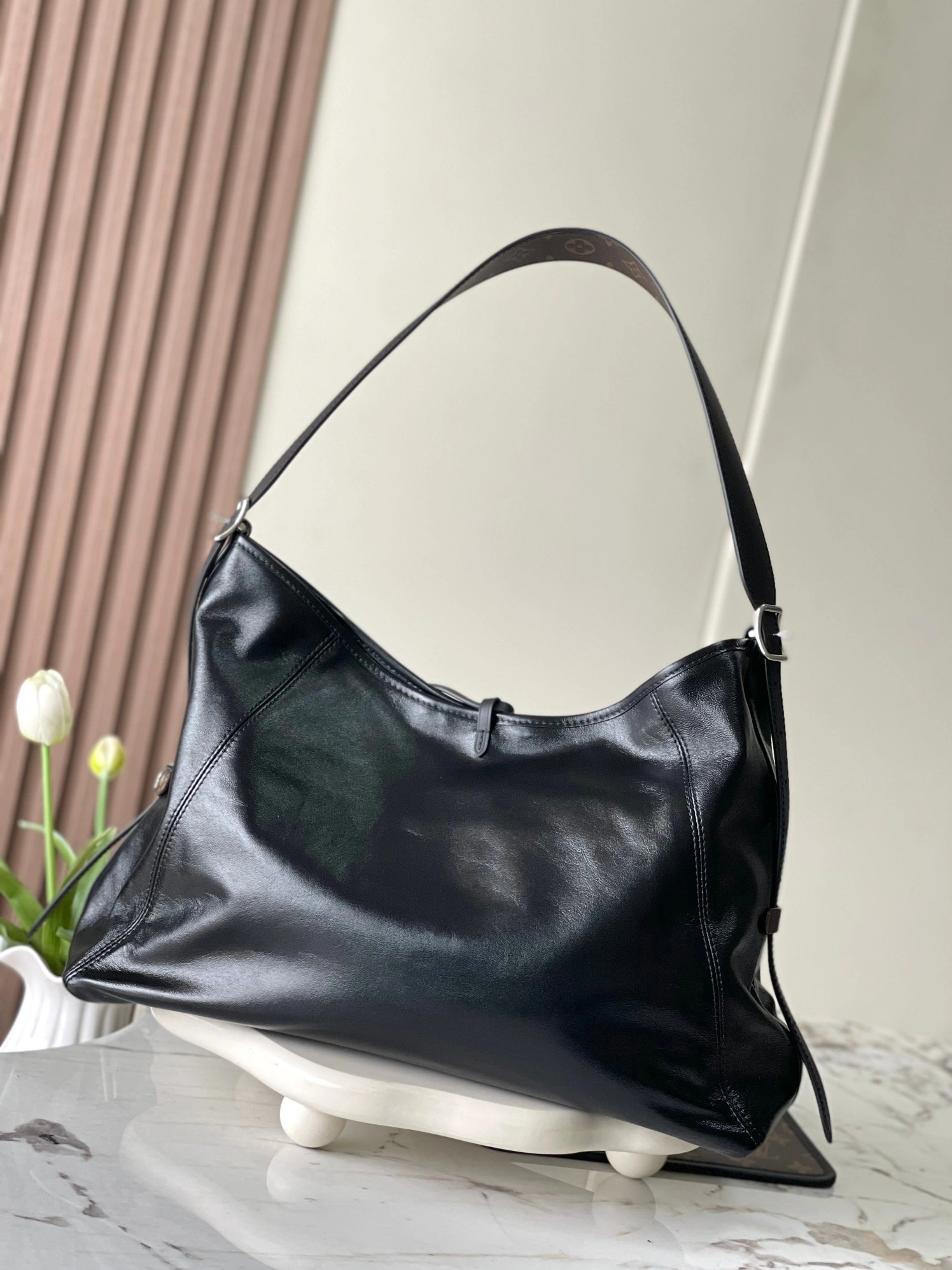 Louis Vuitton AAA Quality Shoulder Bags For Women Compact 9314