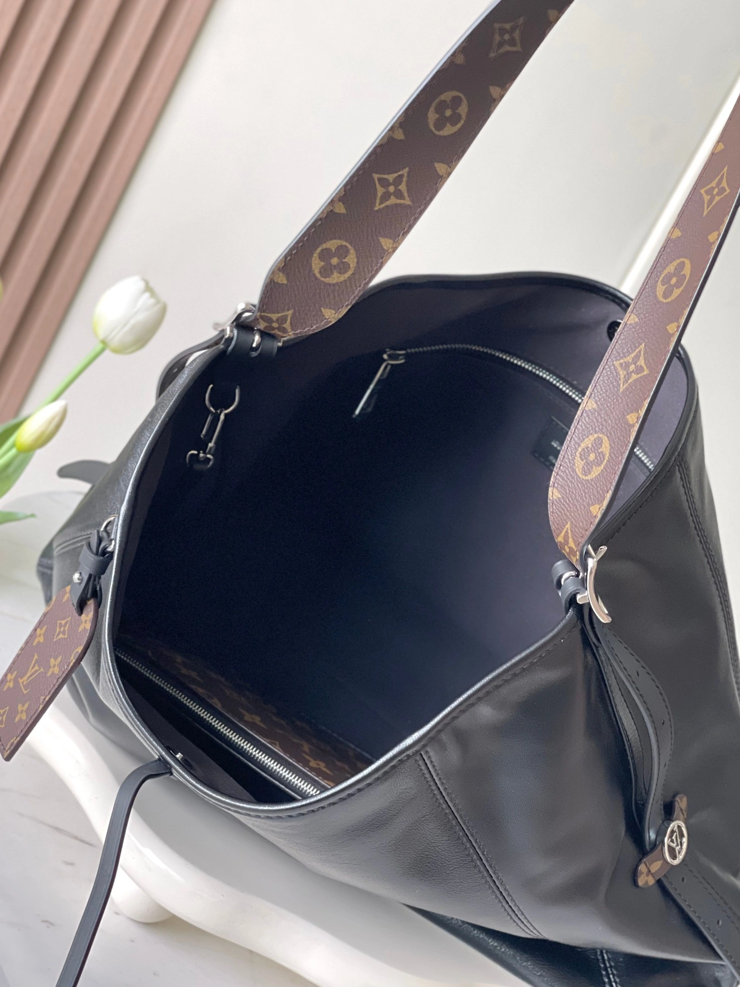 Louis Vuitton AAA Quality Shoulder Bags For Women Compact 9314