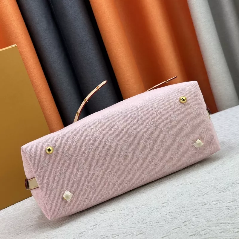 Louis Vuitton AAA Quality Shoulder Bags For Women DailyWear 4096