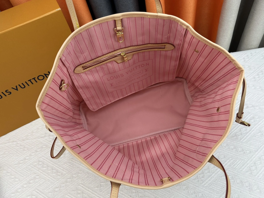 Louis Vuitton AAA Quality Shoulder Bags For Women DailyWear 6252