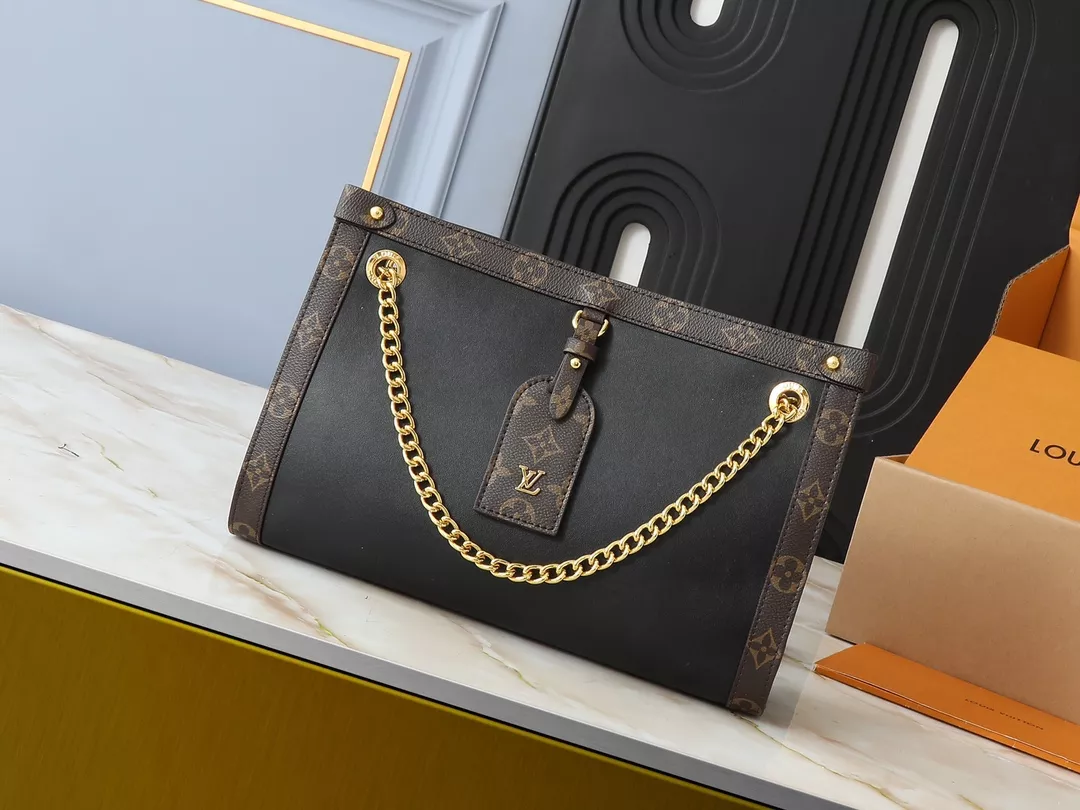 Louis Vuitton AAA Quality Shoulder Bags For Women Durable 1126