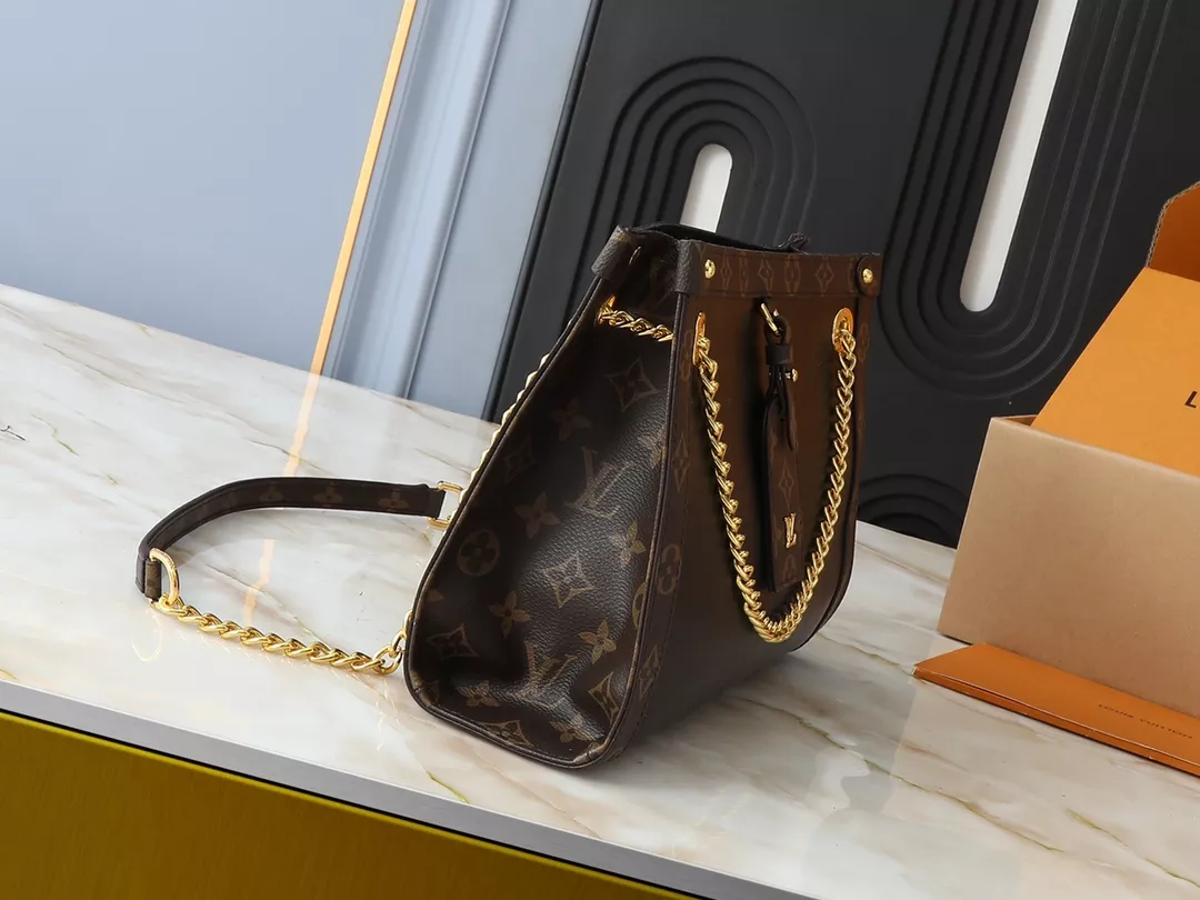 Louis Vuitton AAA Quality Shoulder Bags For Women Durable 1126
