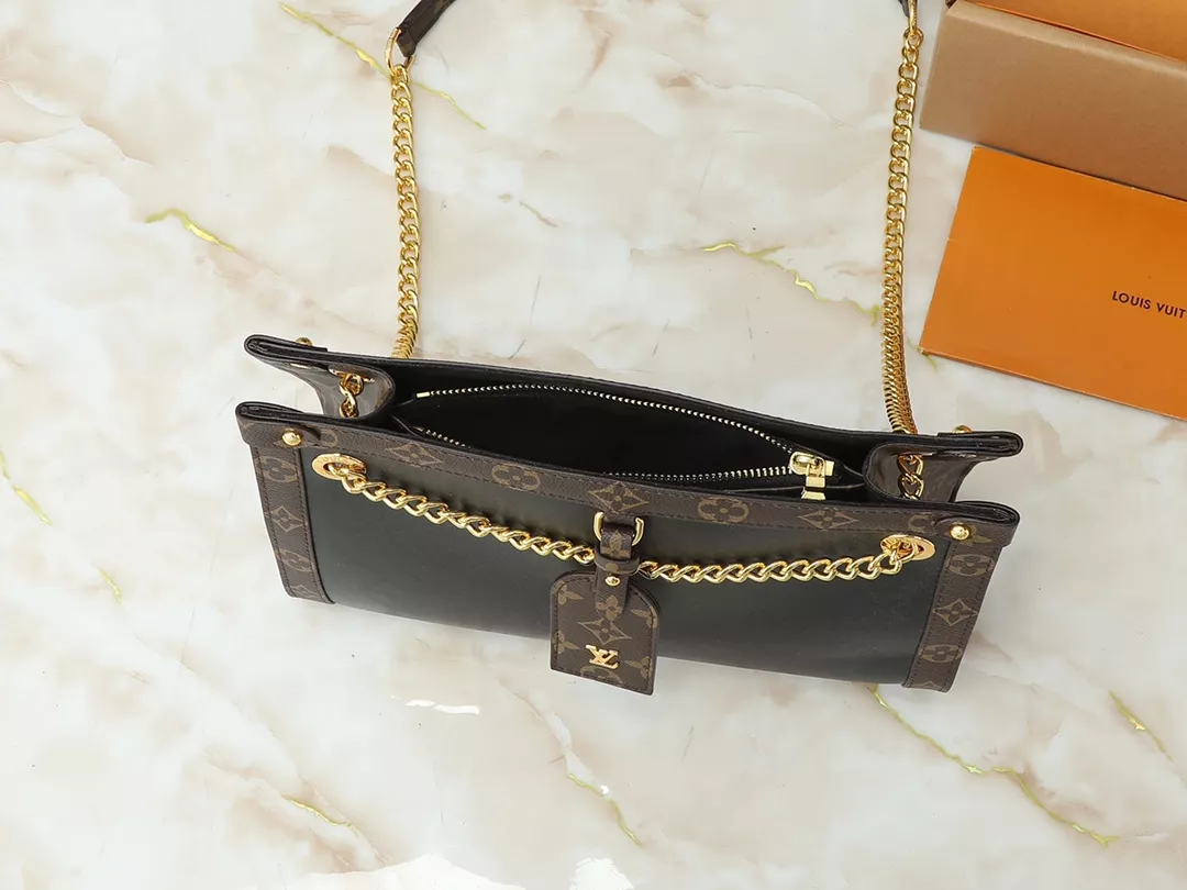 Louis Vuitton AAA Quality Shoulder Bags For Women Durable 1126