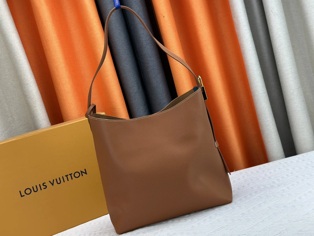 Louis Vuitton AAA Quality Shoulder Bags For Women Durable 2765