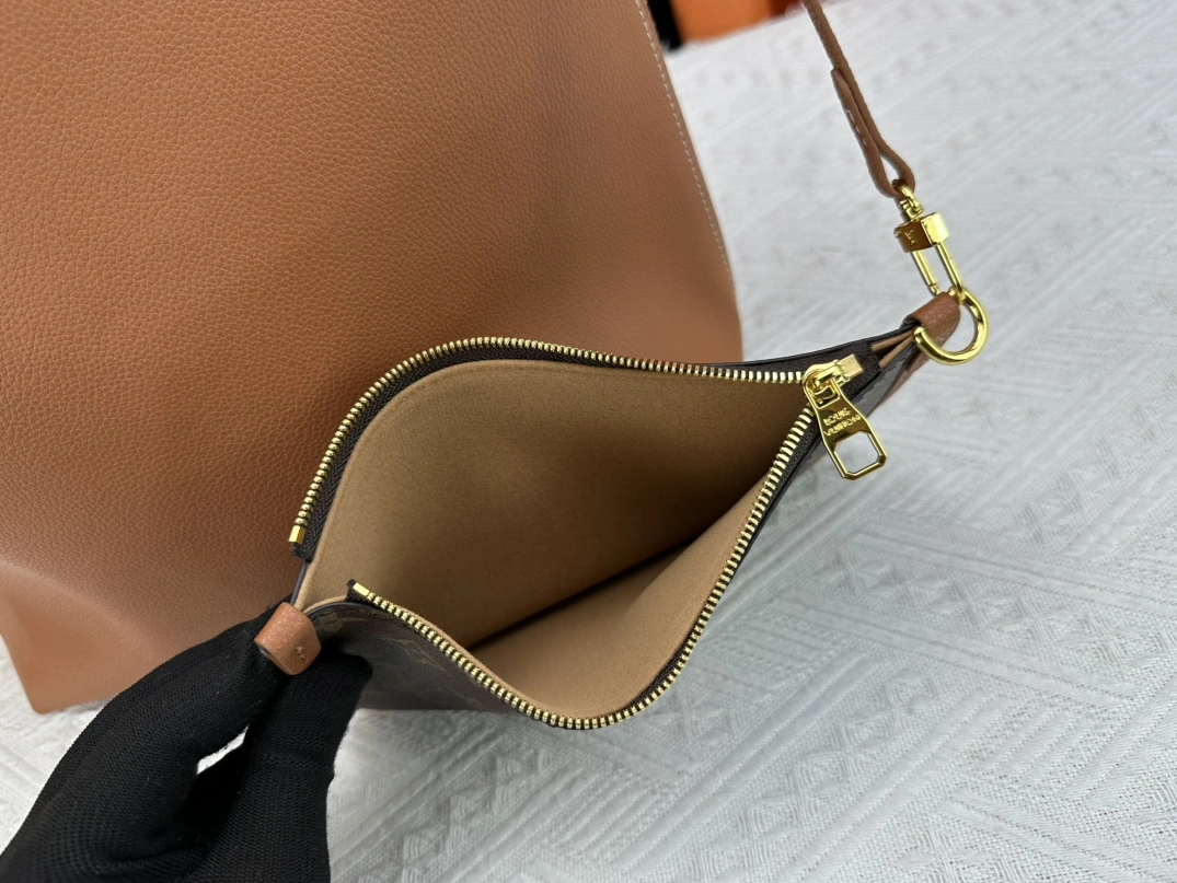 Louis Vuitton AAA Quality Shoulder Bags For Women Durable 2765