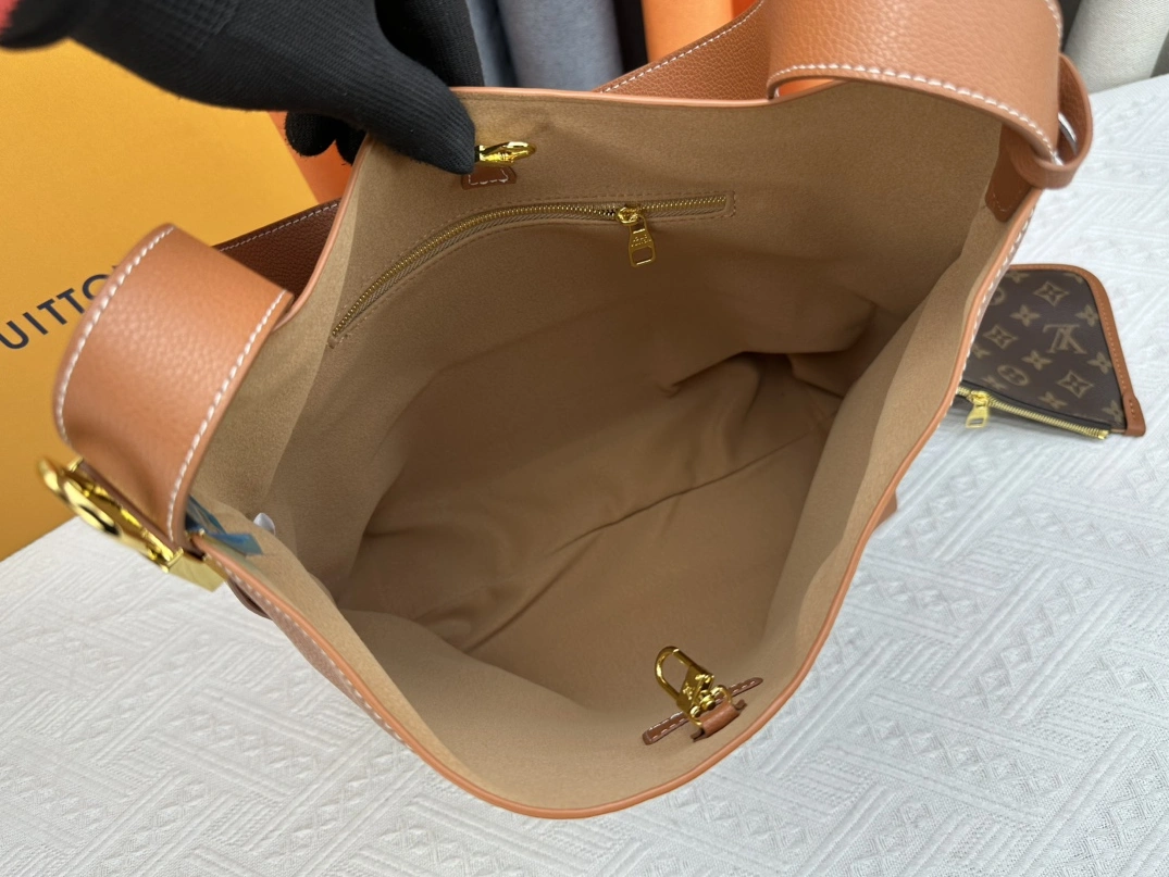Louis Vuitton AAA Quality Shoulder Bags For Women Durable 2765