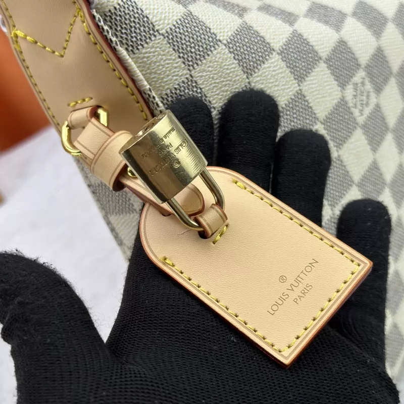 Louis Vuitton AAA Quality Shoulder Bags For Women Durable 4371