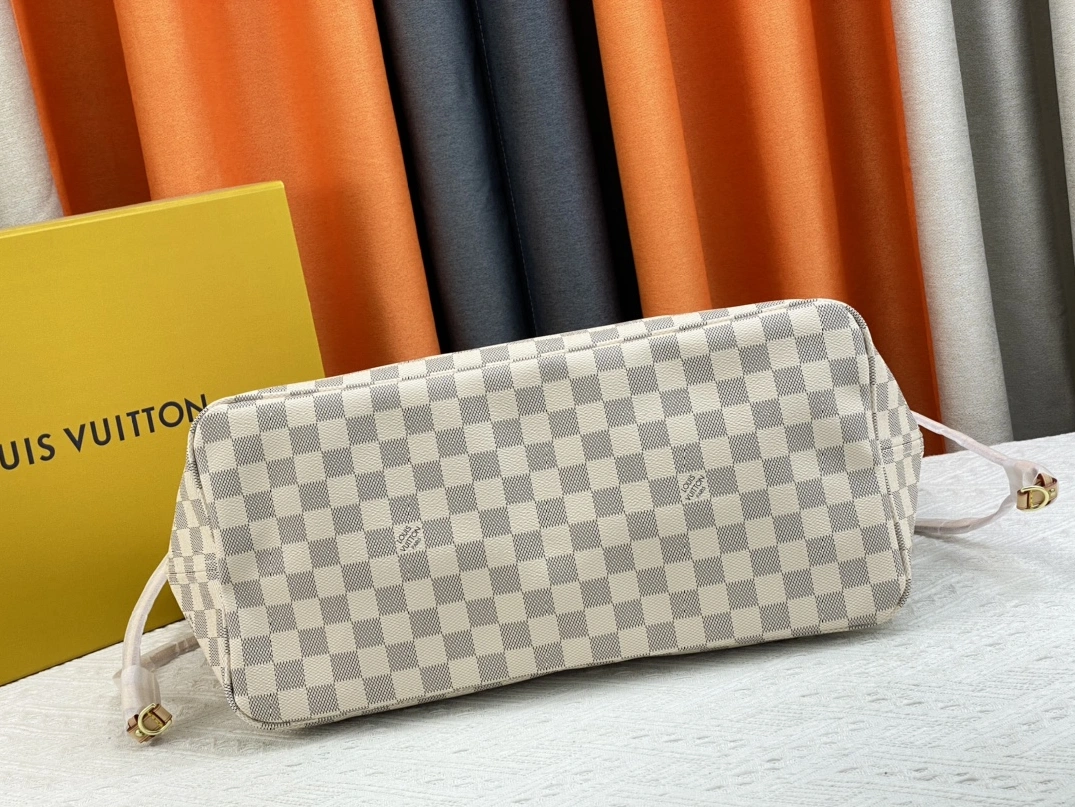 Louis Vuitton AAA Quality Shoulder Bags For Women Durable 8710