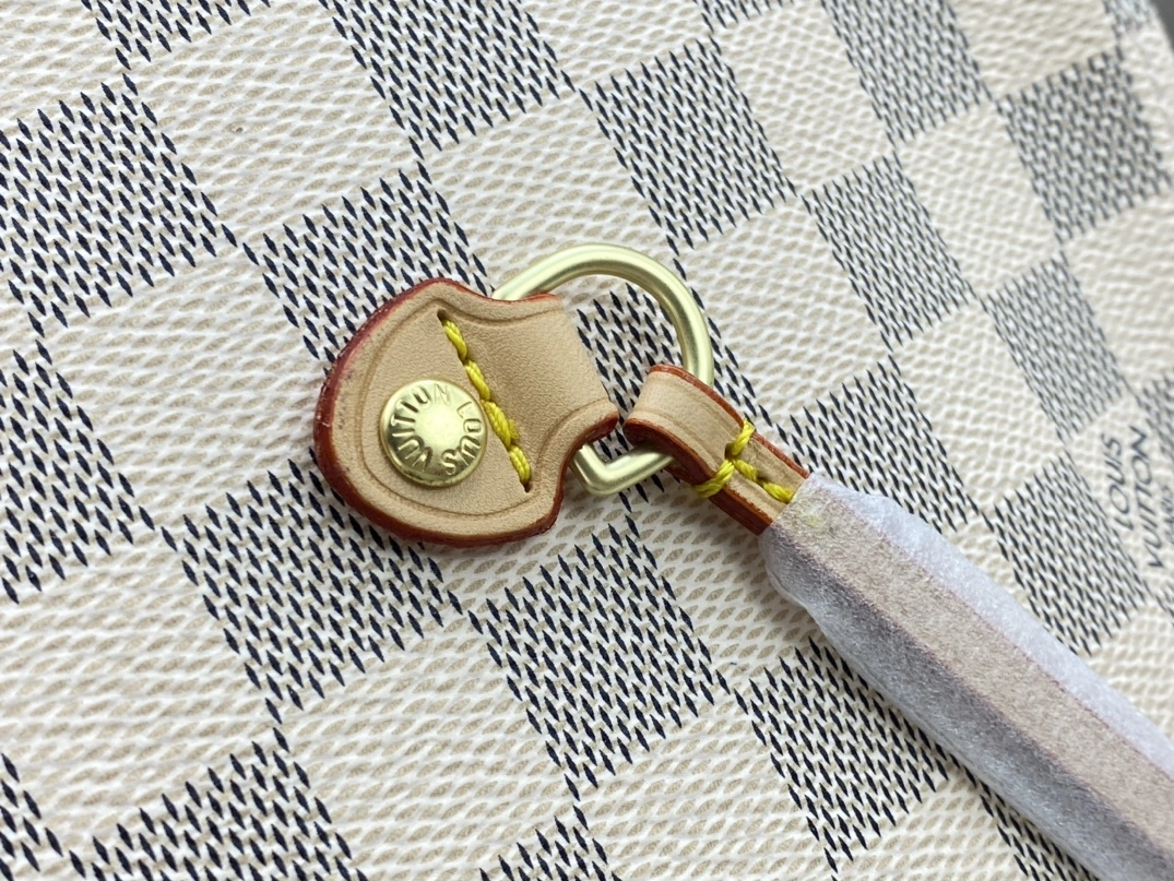 Louis Vuitton AAA Quality Shoulder Bags For Women Durable 8710