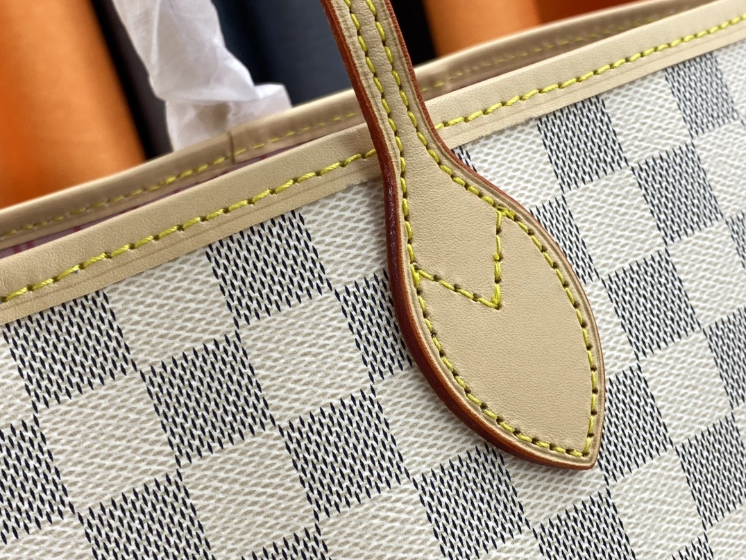 Louis Vuitton AAA Quality Shoulder Bags For Women Durable 8710