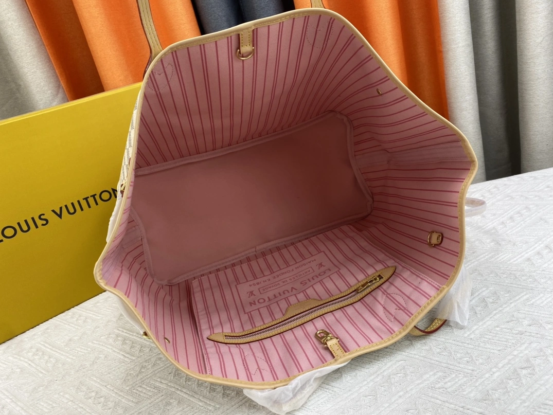 Louis Vuitton AAA Quality Shoulder Bags For Women Durable 8710