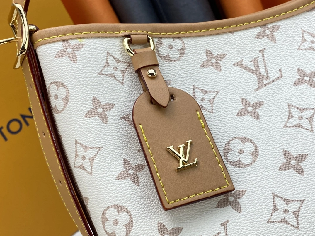 Louis Vuitton AAA Quality Shoulder Bags For Women Durable 9714