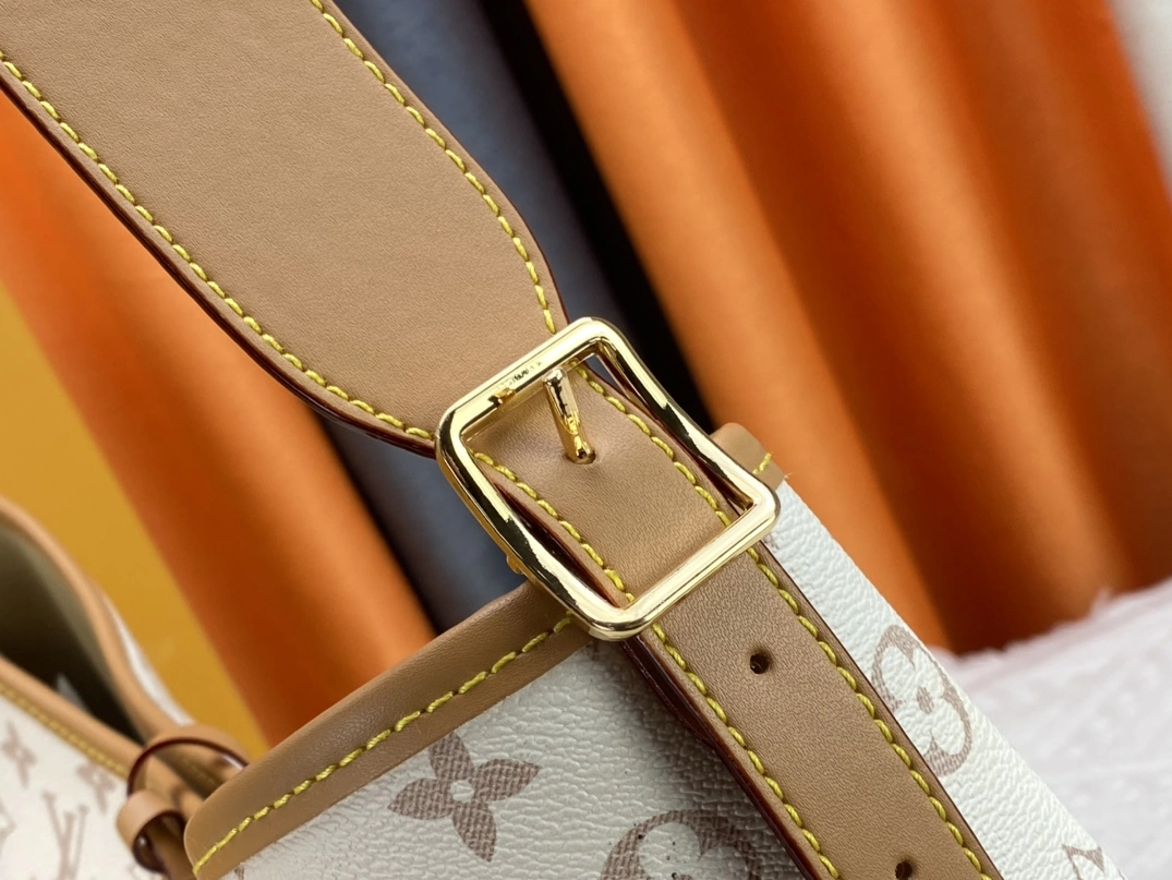 Louis Vuitton AAA Quality Shoulder Bags For Women Durable 9714
