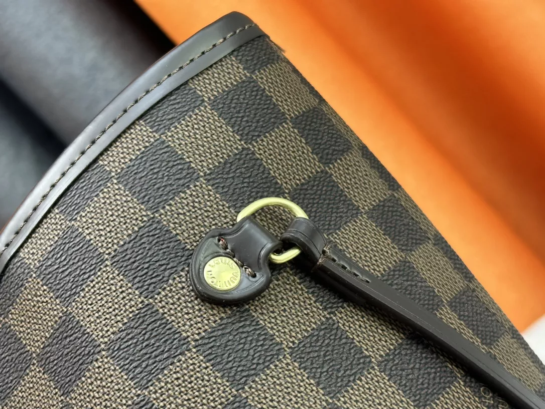 Louis Vuitton AAA Quality Shoulder Bags For Women EasyMatch 472
