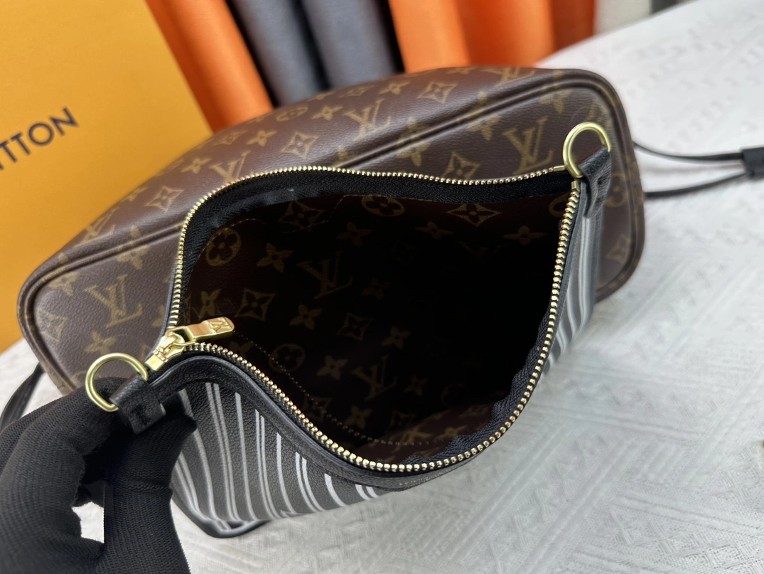 Louis Vuitton AAA Quality Shoulder Bags For Women EasyMatch 7369