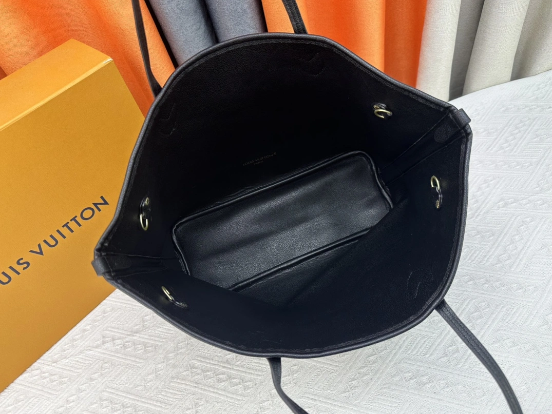 Louis Vuitton AAA Quality Shoulder Bags For Women EasyMatch 7369