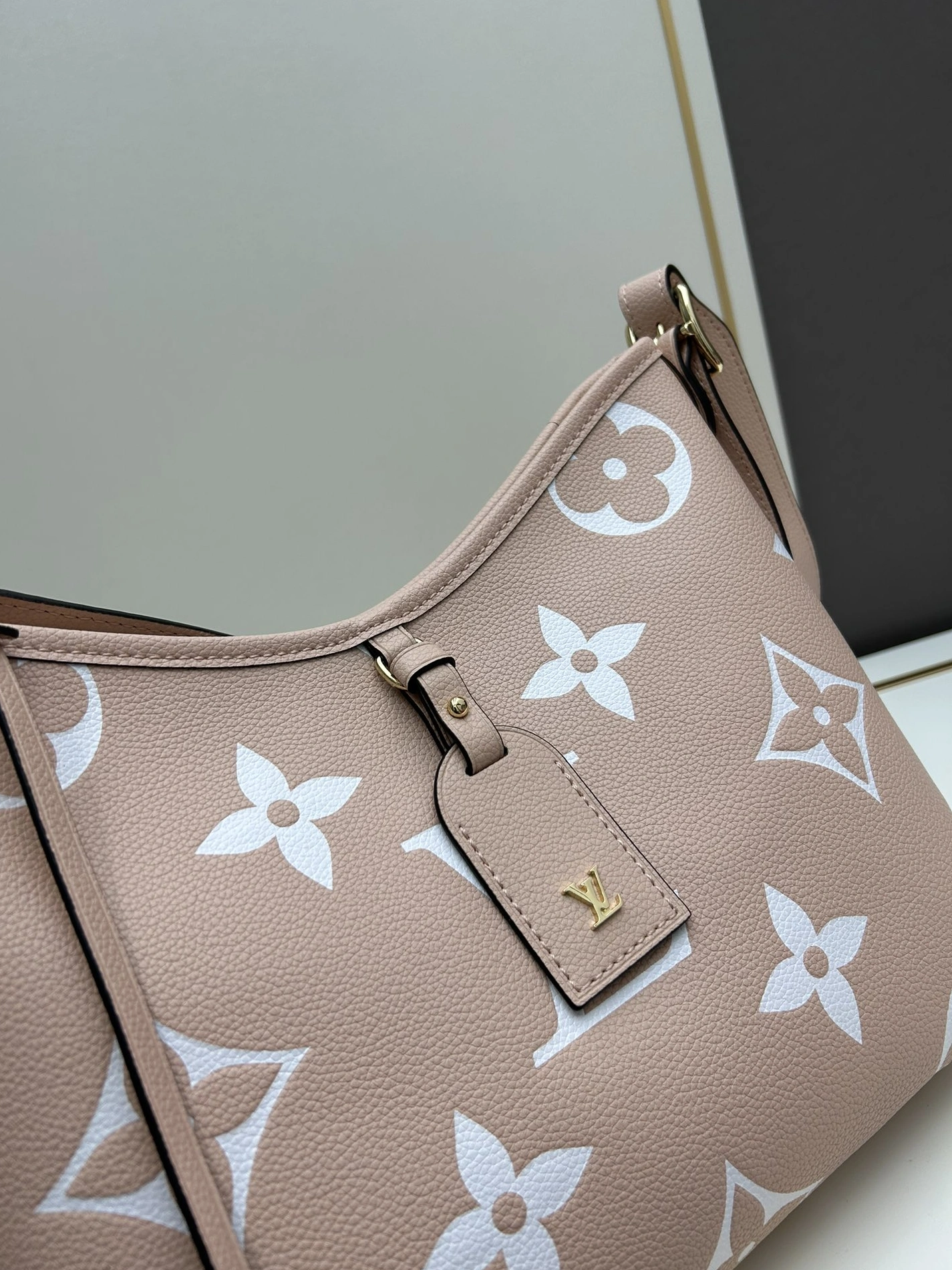 Louis Vuitton AAA Quality Shoulder Bags For Women Efficient 325