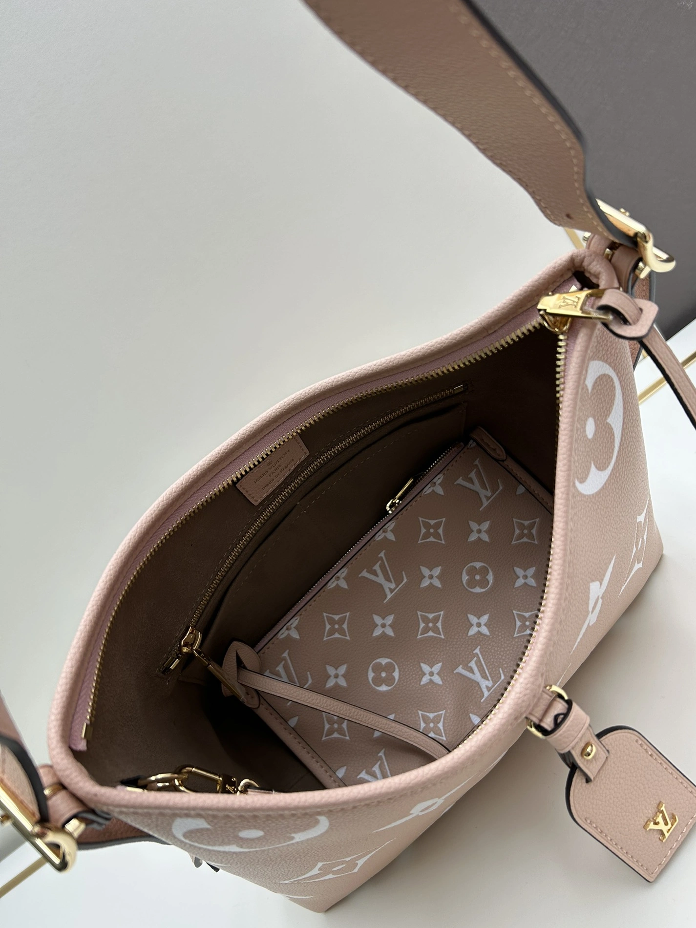 Louis Vuitton AAA Quality Shoulder Bags For Women Efficient 325