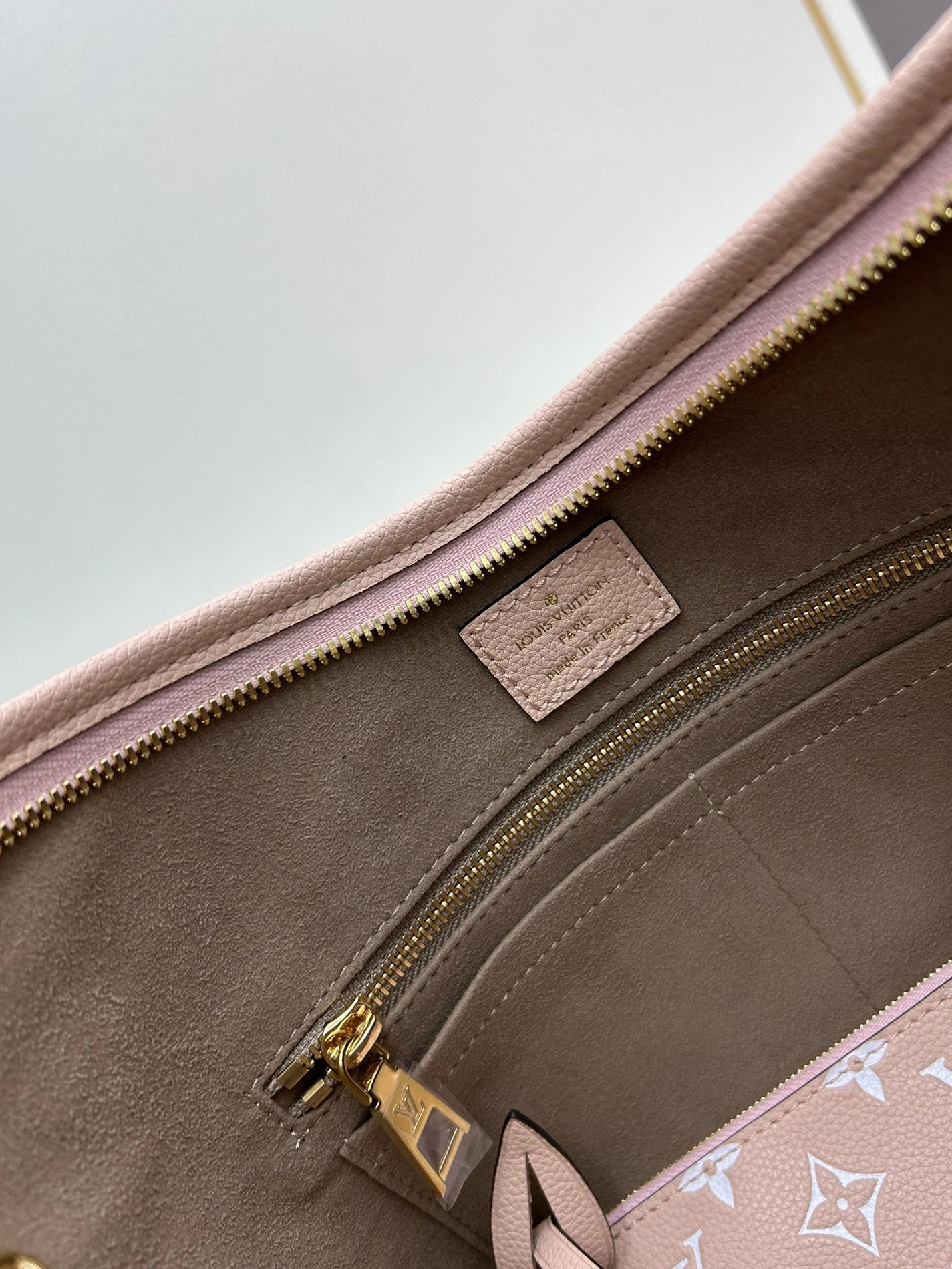 Louis Vuitton AAA Quality Shoulder Bags For Women Efficient 325
