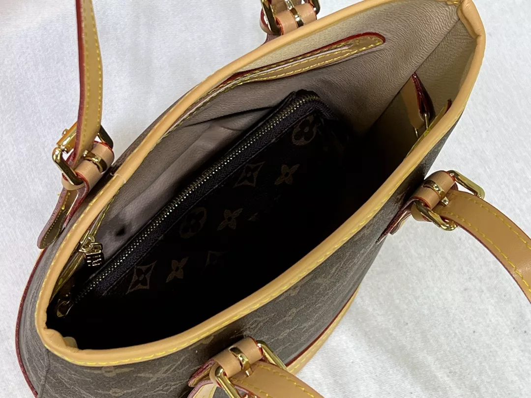 Louis Vuitton AAA Quality Shoulder Bags For Women Efficient 5303