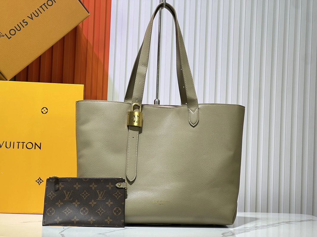 Louis Vuitton AAA Quality Shoulder Bags For Women Efficient 925