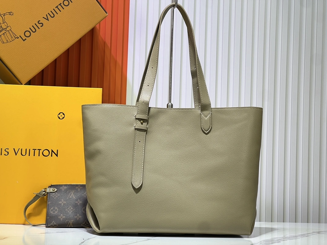 Louis Vuitton AAA Quality Shoulder Bags For Women Efficient 925