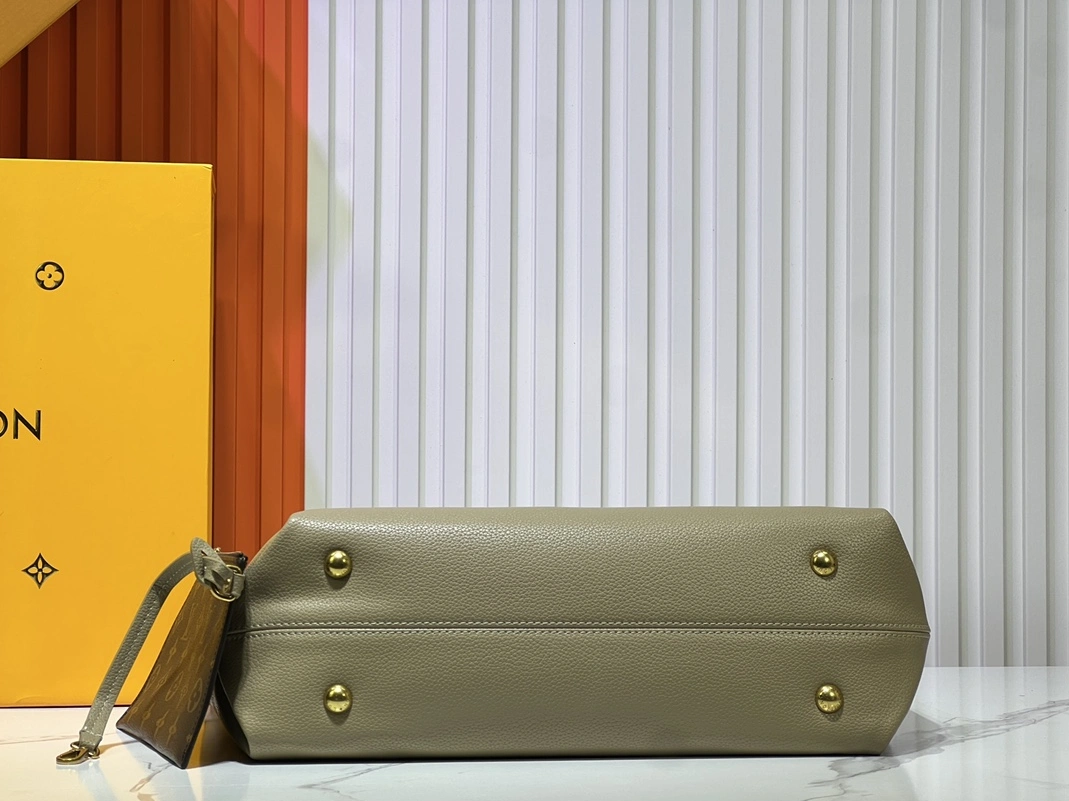 Louis Vuitton AAA Quality Shoulder Bags For Women Efficient 925