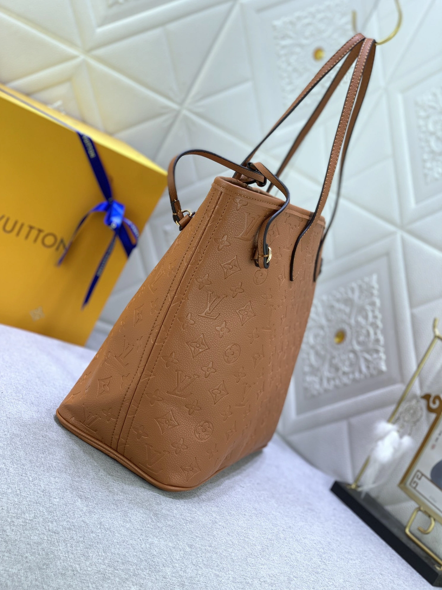 Louis Vuitton AAA Quality Shoulder Bags For Women Elegant 9473